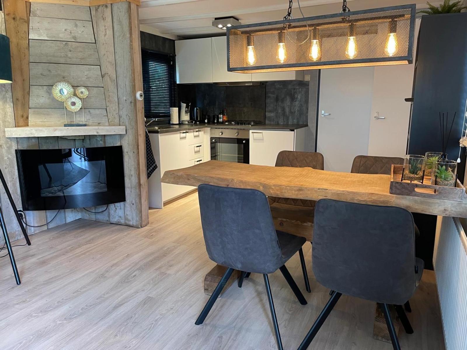 Uniek Chalet Op De Veluwe, In Bosrijke Omgeving. Putten Bagian luar foto